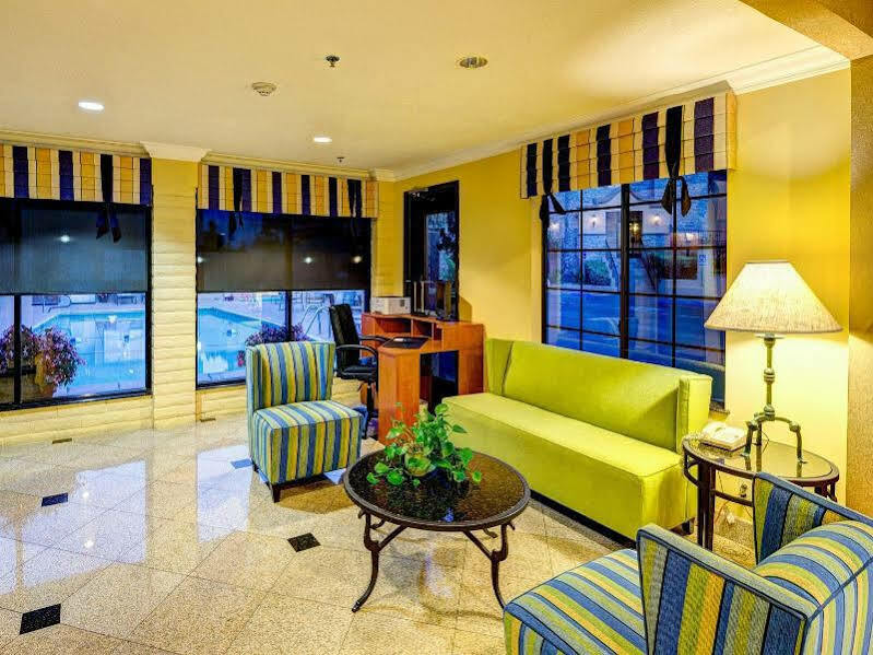Holiday Inn Express San Diego - Rancho Bernardo, An Ihg Hotel ภายนอก รูปภาพ
